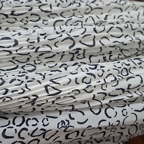 Nine West Black & White Abstract Polka-dot Pleated Blouse size XL - Picture 7 of 9